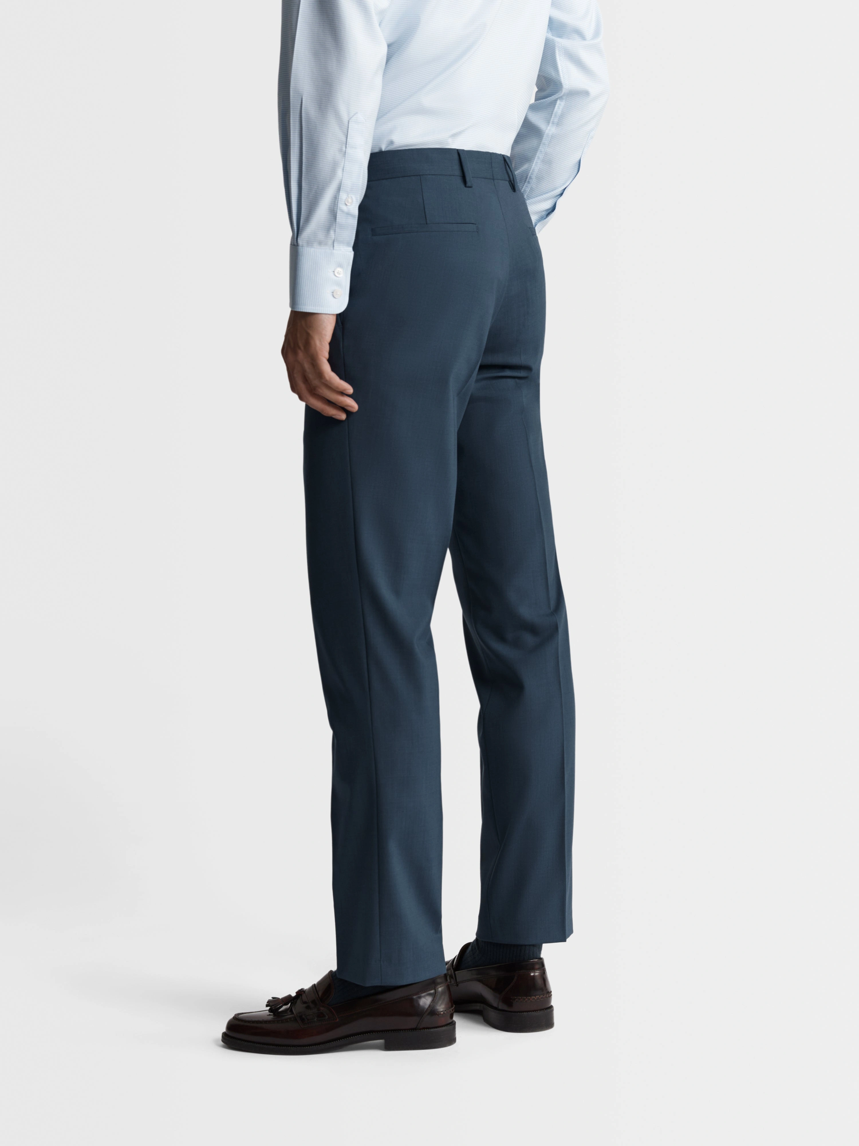Pantalón de traje Adam, lana y corte slim. Elegancia sin esfuerzo, un clásico renovado para el hombre moderno.